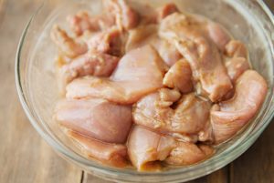 Cách làm món gà hấp hương sen thơm mát cho ngày hè