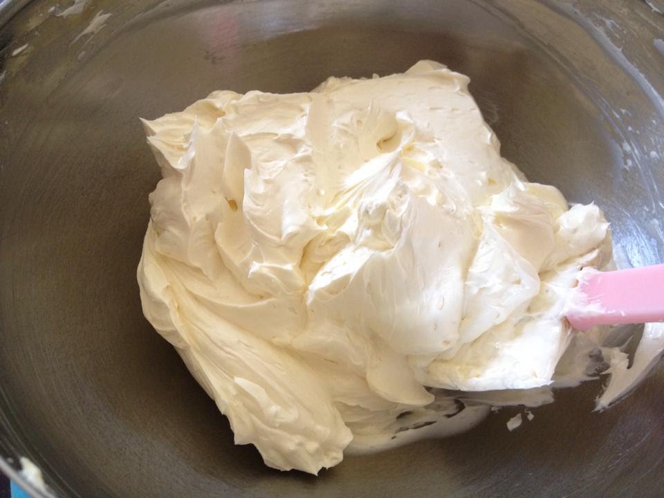 Cách làm kem tươi từ lòng trắng trứng gà