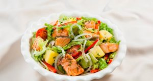 Cách làm món Salad cá Hồi húng quế ngon nhất
