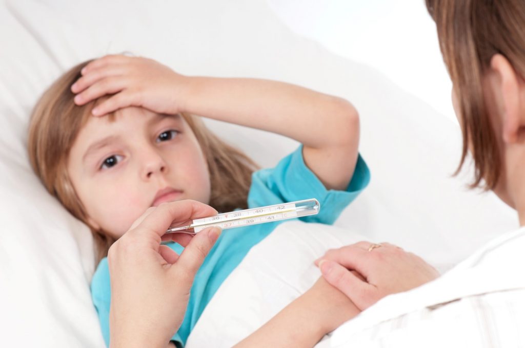 Cách xử lý khi trẻ bị sốt
