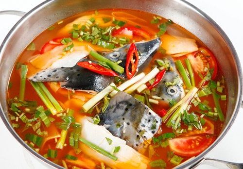 Cách làm cá tầm nấu canh chua tại nhà