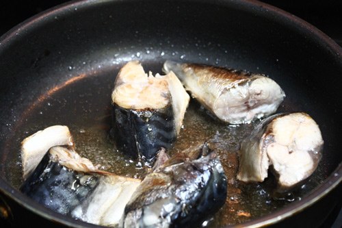 Cách nấu món cá nục rim tỏi ớt