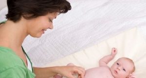 Cách chăm sóc rốn cho trẻ sơ sinh