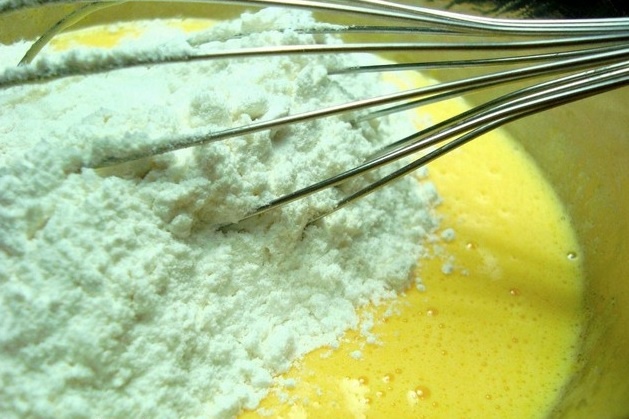 Cách làm bánh bông lan trứng muối chà bông2