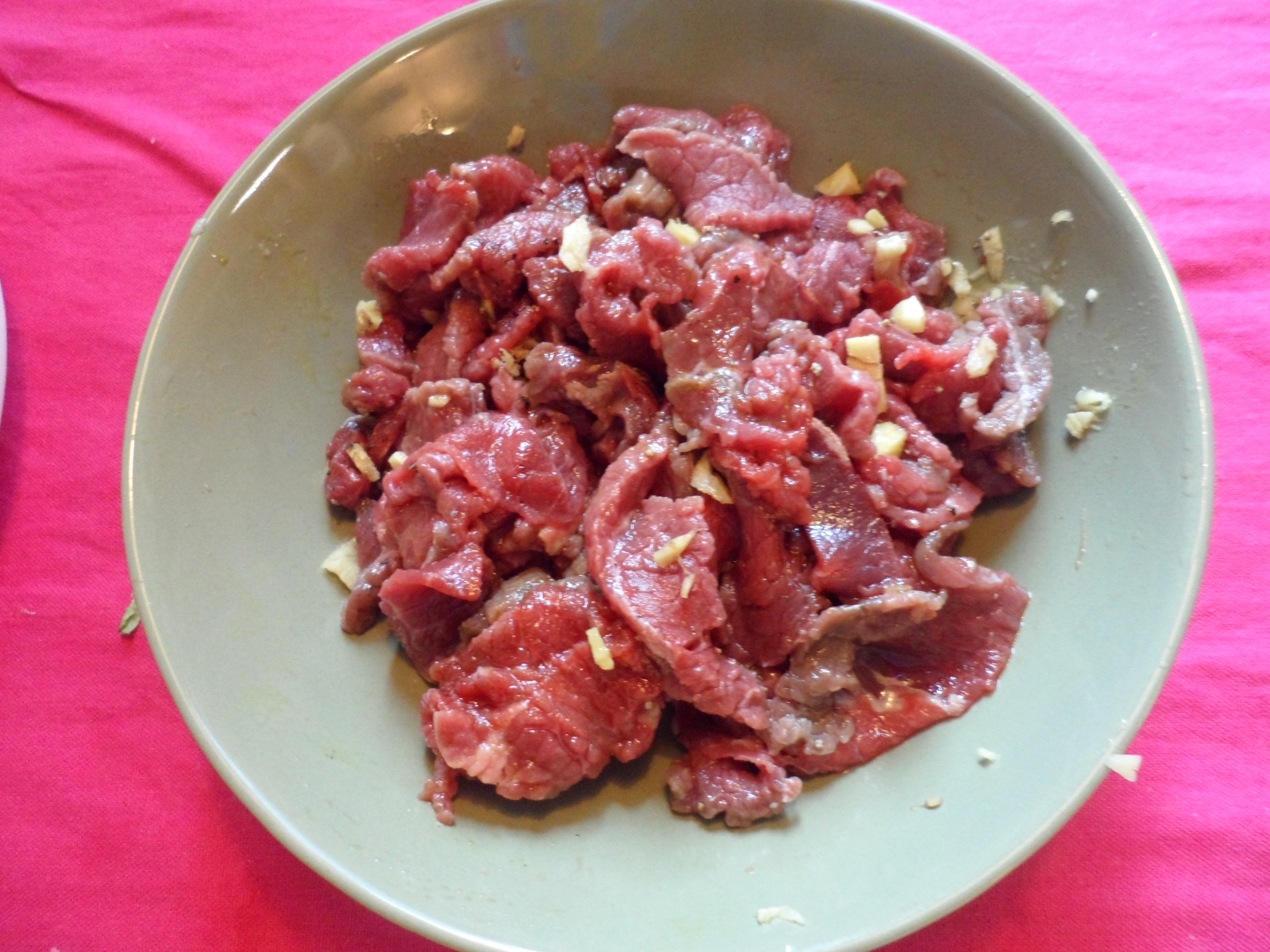 Cách làm món thịt bò xào bông cải xanh