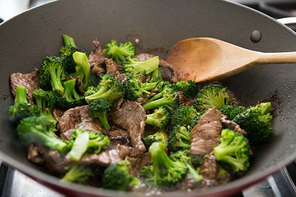 Cách làm món thịt bò xào bông cải xanh