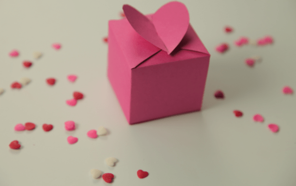 Cách làm hộp quà bằng giấy đơn giản và đáng yêu.