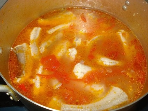 Cách làm món canh cá khoai nấu chua