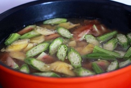 Cách nấu canh chua đầu cá hồi bổ dưỡng ngay tại nhà.