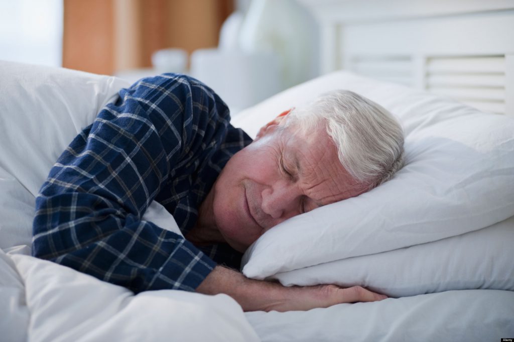 Cách giúp người cao tuổi ngủ ngon