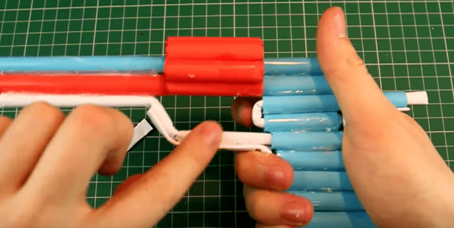 Cách làm súng giấy vô cùng đơn giản và đẹp mắt.