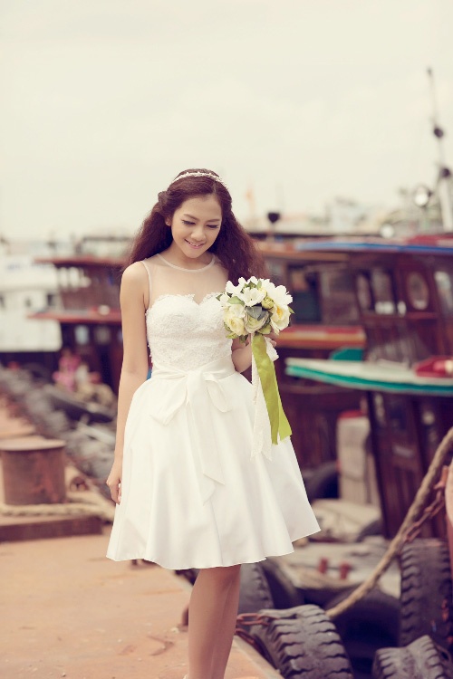 Cách chọn váy ngắn cho cô dâu xinh đẹp và quý phái nhất.