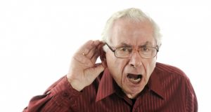 Cách làm giảm chứng ù tai ở người cao tuổi