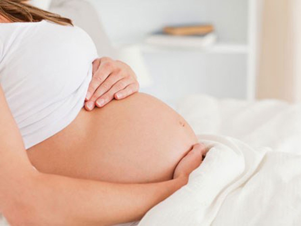 Tìm hiểu hiện tượng ngứa toàn thân khi mang thai và khiến bà bầu có thể sinh non.