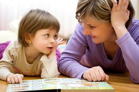5 trò chơi dạy con thông minh cho bé 0 - 3 tháng tuổi