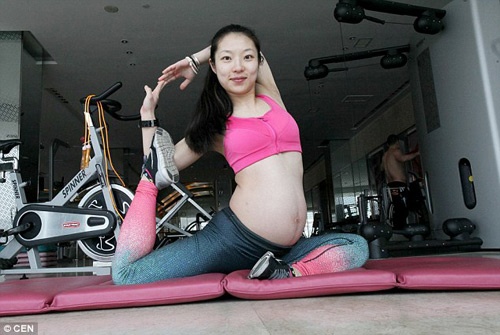 Sự phát triển thai nhi tháng thứ 4 và sự thay đổi của cơ thể mẹ.
