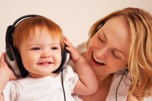 6 cách đơn giản rèn trí thông minh cho bé bằng âm nhạc