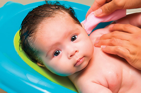 Tại sao các chuyên gia lại khuyên bố mẹ không nên tắm cho bé ngay sau khi sinh.
