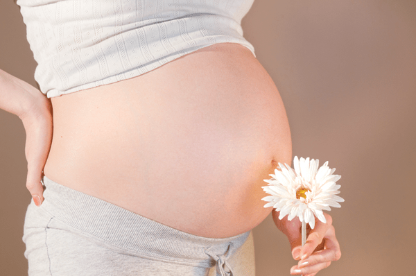 Sự phát triển thai nhi tháng thứ 8 và sự thay đổi của cơ thể mẹ.
