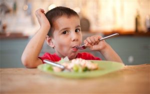 Học mẹ Pháp 5 cách cho con ăn nhàn tênh