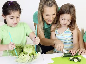 Học mẹ Pháp 5 cách cho con ăn nhàn tênh