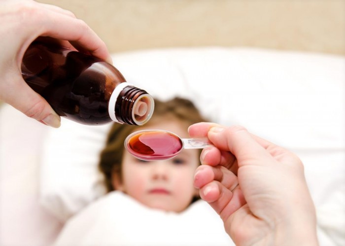 Trẻ không chịu uống thuốc khi bị đau ốm phải làm sao? Mẹo cho trẻ uống thuốc nhanh nhất.