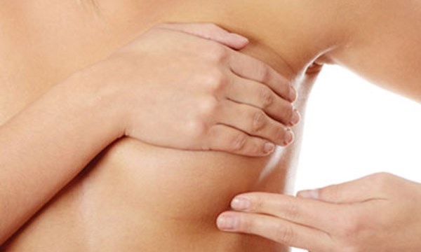 Cảnh báo 7 bệnh gây đau ngực vô cùng nguy hiểm bạn không nên bỏ qua.