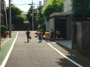 Trẻ em Nhật được nhà trường trang bị những kỹ năng gì để có thể tự đi đến trường