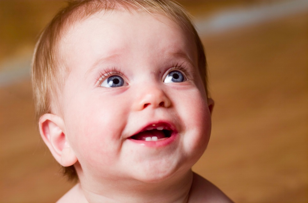 Bé mọc răng sữa khi nào? Lịch mọc răng sữa đầu tiên của bé mà các mẹ cần biết.