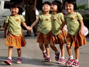Trẻ em Nhật đã được trang bị kĩ năng gì để tự đi bộ đến trường mà vẫn an toàn