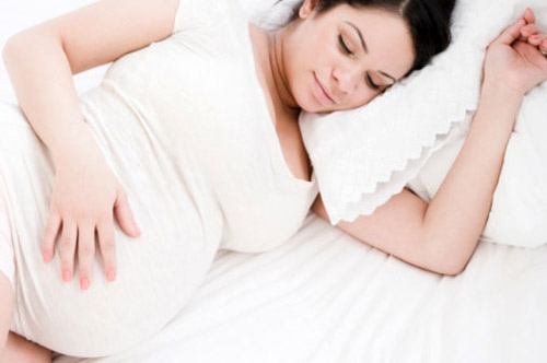 Tư thế ngủ khi mang thai 3 tháng cuối để cho bà bầu dễ chịu và an toàn nhất.