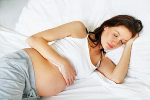Tư thế ngủ khi mang thai 3 tháng cuối để cho bà bầu dễ chịu và an toàn nhất.