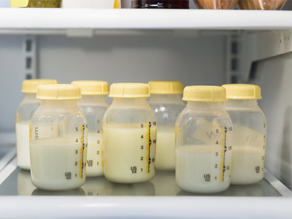 Chia sẻ kinh nghiệm cách vắt sữa và bảo quản sữa mẹ trong tủ lạnh an toàn nhất mà mẹ cần biết.