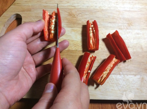 Cách tỉa hoa ớt trang trí món ăn 