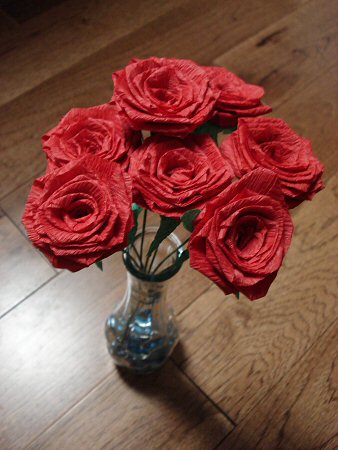 Cách làm hoa hồng bằng giấy tặng người yêu ngày mùng 8-3
