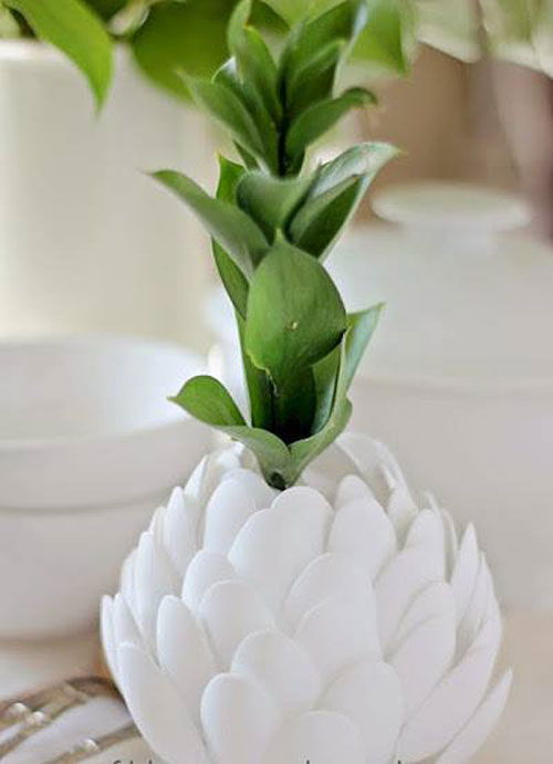Cách làm hoa sen từ thìa nhựa vô cùng độc đáo để trang trí ngày Tết
