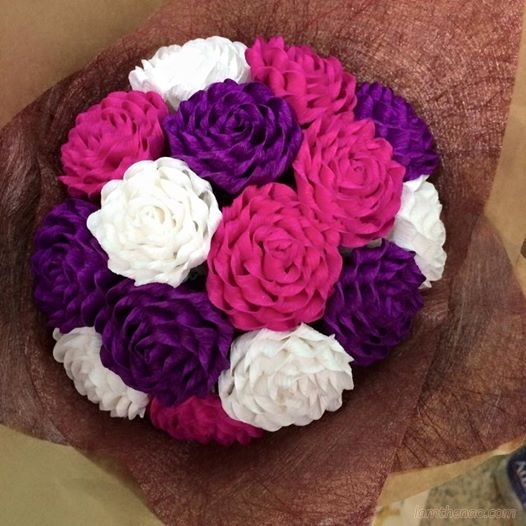 Cách làm thiệp hoa từ giấy nhún dành tặng mẹ yêu nhân ngày mùng 8-3