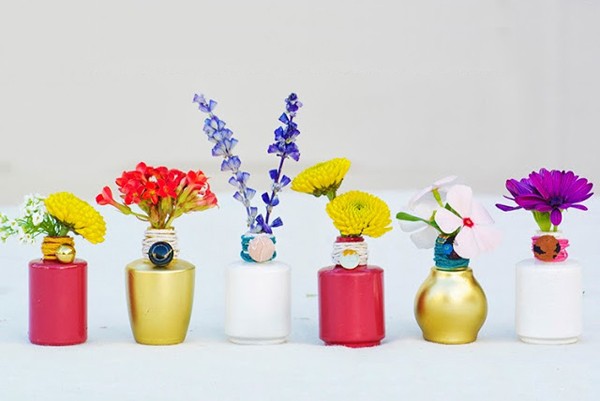 Hướng dẫn làm lọ hoa từ chiếc chai thủy tinh cực kì đơn giản