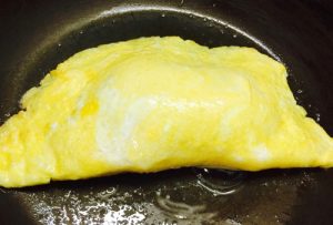 Cách làm món trứng phô mai cuộn tôm hấp dẫn