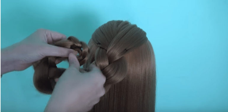 Hướng dẫn tết tóc kiểu hoa hồng và hoa mai đơn giản nhất