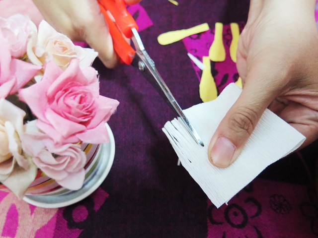 Hướng dẫn làm hoa mai bằng giấy nhún để đón lộc vào nhà