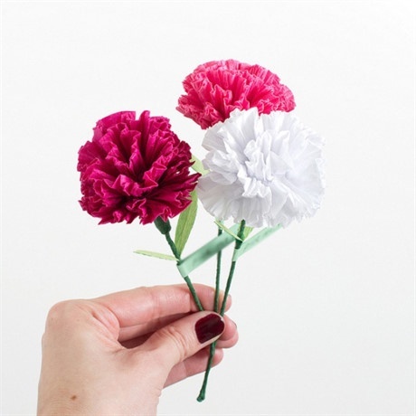 Hướng dẫn 2 cách làm hoa bằng giấy nhún vô cùng đơn giản