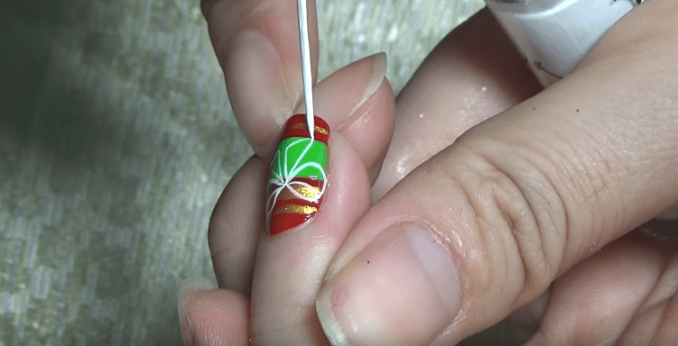 Hướng dẫnHướng dẫn vẽ móng tay hình chiếc nơ vẽ nail đẹp cho mùa Giáng Sinh