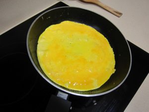 Cách làm món bánh chuối cuộn trứng thơm ngon