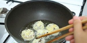 Cách làm món nấm nhồi thịt sốt cà hấp dẫn