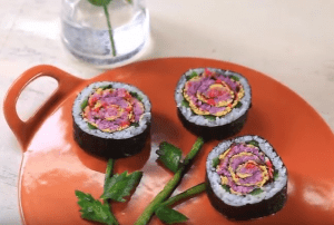 Cách làm sushi hình hoa hồng đẹp mắt
