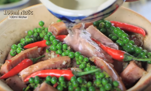 Cách nấu món xúc xích Việt xông khói kho tiêu thơm ngon đúng điệu