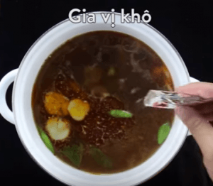 Cách nấu món mì lẩu thái chua cay thơm ngon