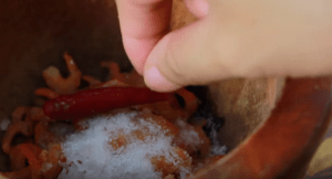 Cách làm món mì trộn muối ớt ngon tuyệt