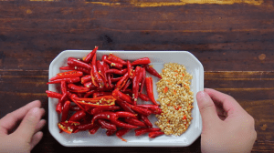 Cách làm tương ớt Thái chua ngọt 